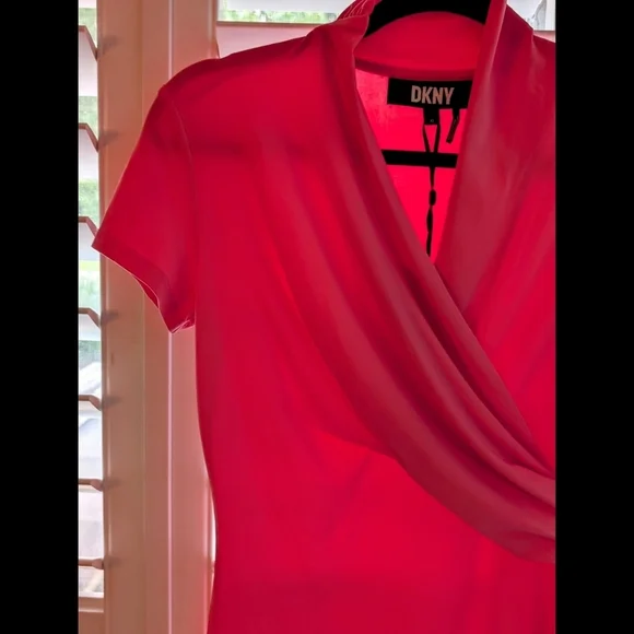 DKNY Short Sleeve Side Ruche Top NWT - Picture 6 of 9